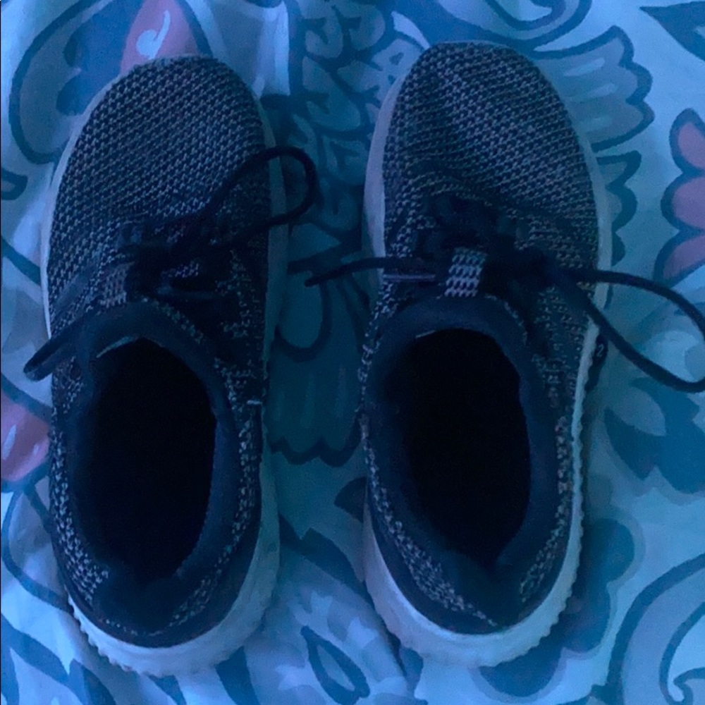 adidas,black,white bottom